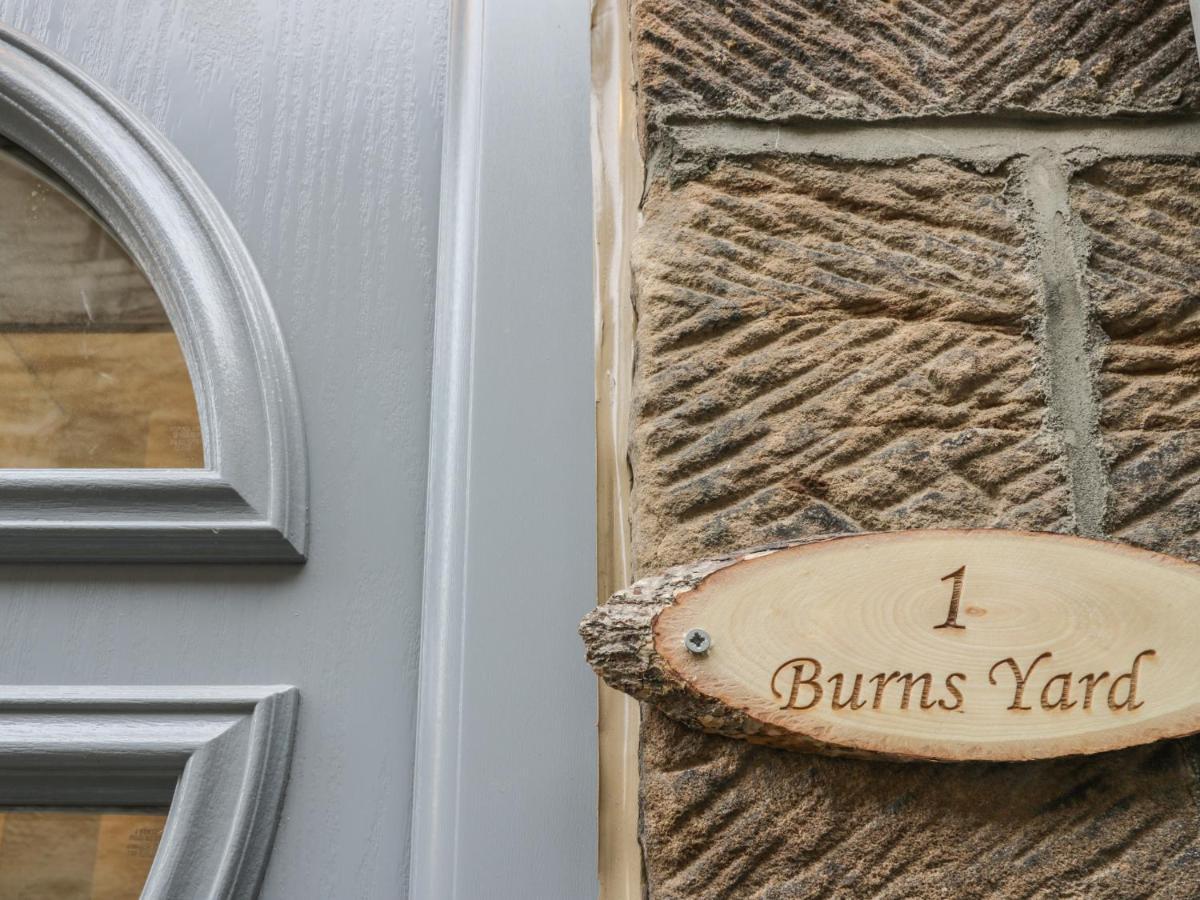 Апартаменты 1 Burns Yard Уитби Экстерьер фото
